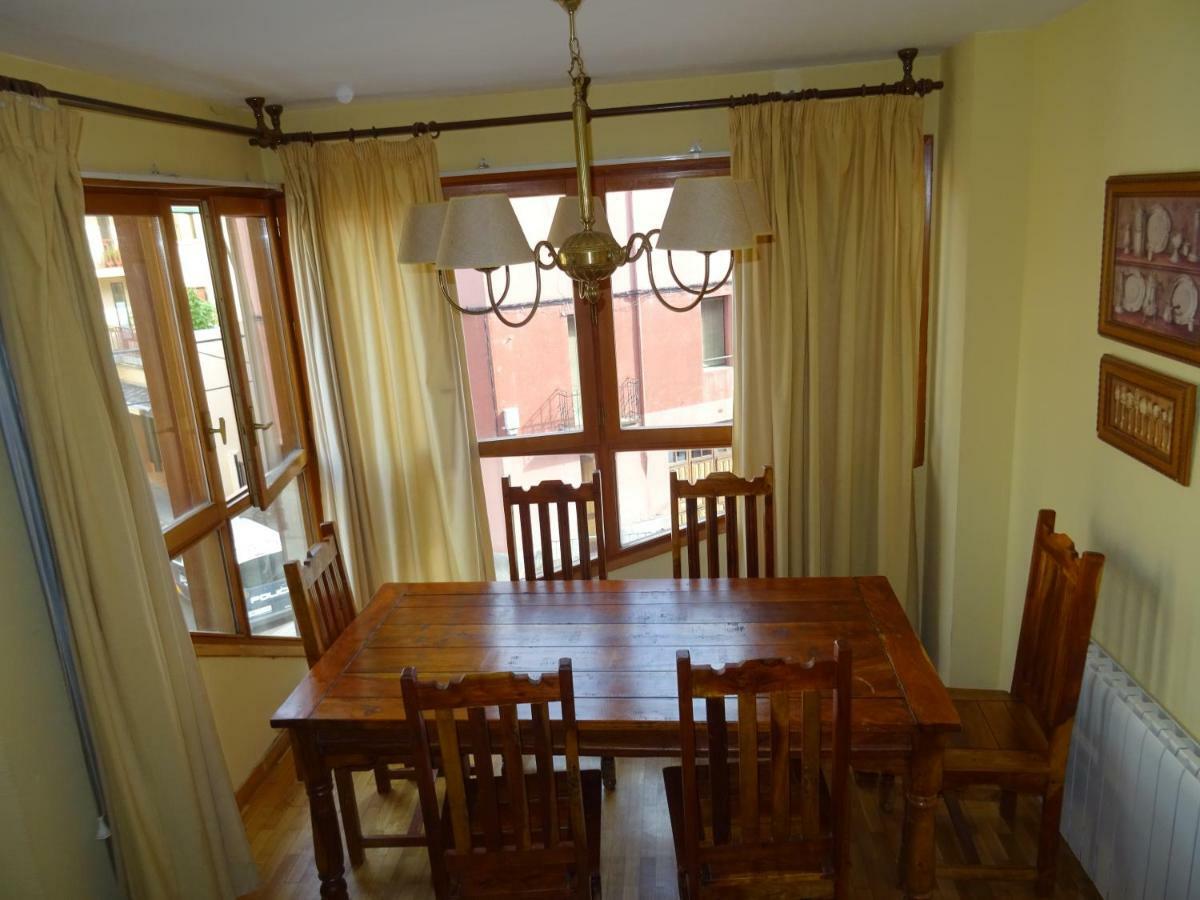 Apartament Piso Grande En El Centro De Jaca Con Wifi Y Garaje Zewnętrze zdjęcie