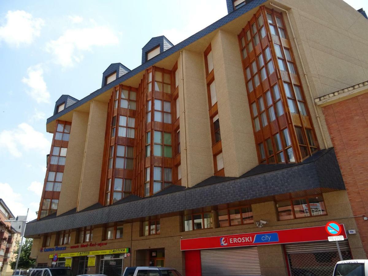 Apartament Piso Grande En El Centro De Jaca Con Wifi Y Garaje Zewnętrze zdjęcie