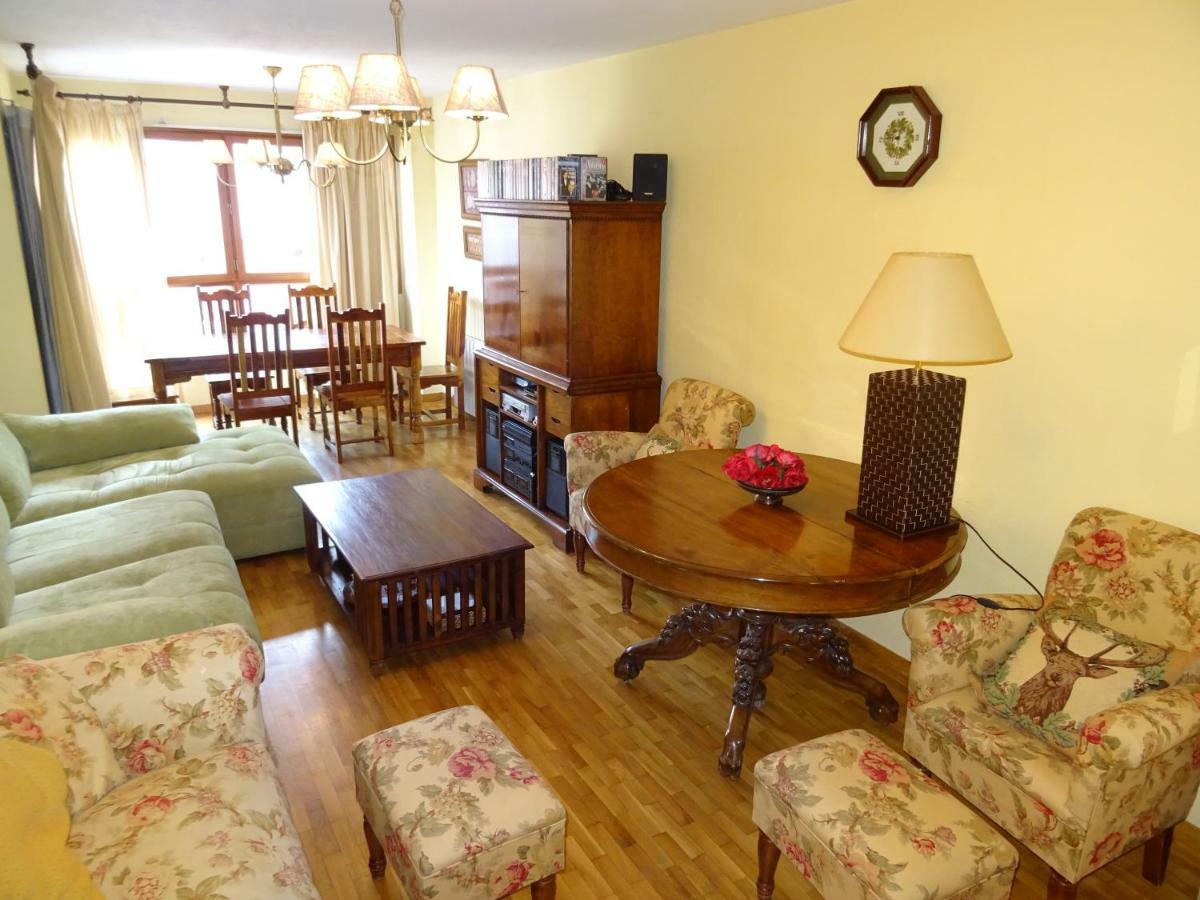 Apartament Piso Grande En El Centro De Jaca Con Wifi Y Garaje Zewnętrze zdjęcie
